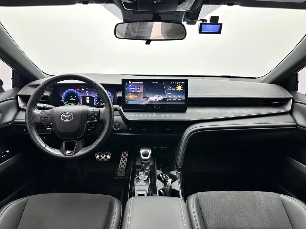 Toyota Camry — фото 7