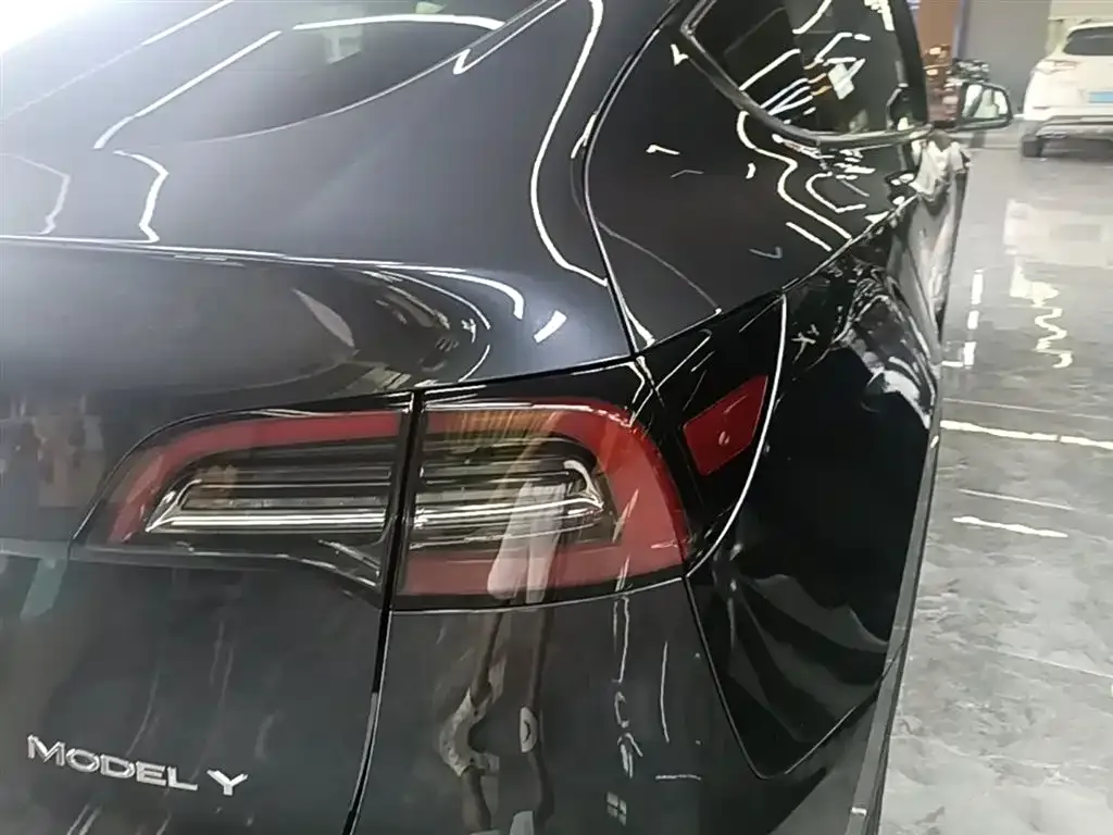 Tesla Model Y — фото 5