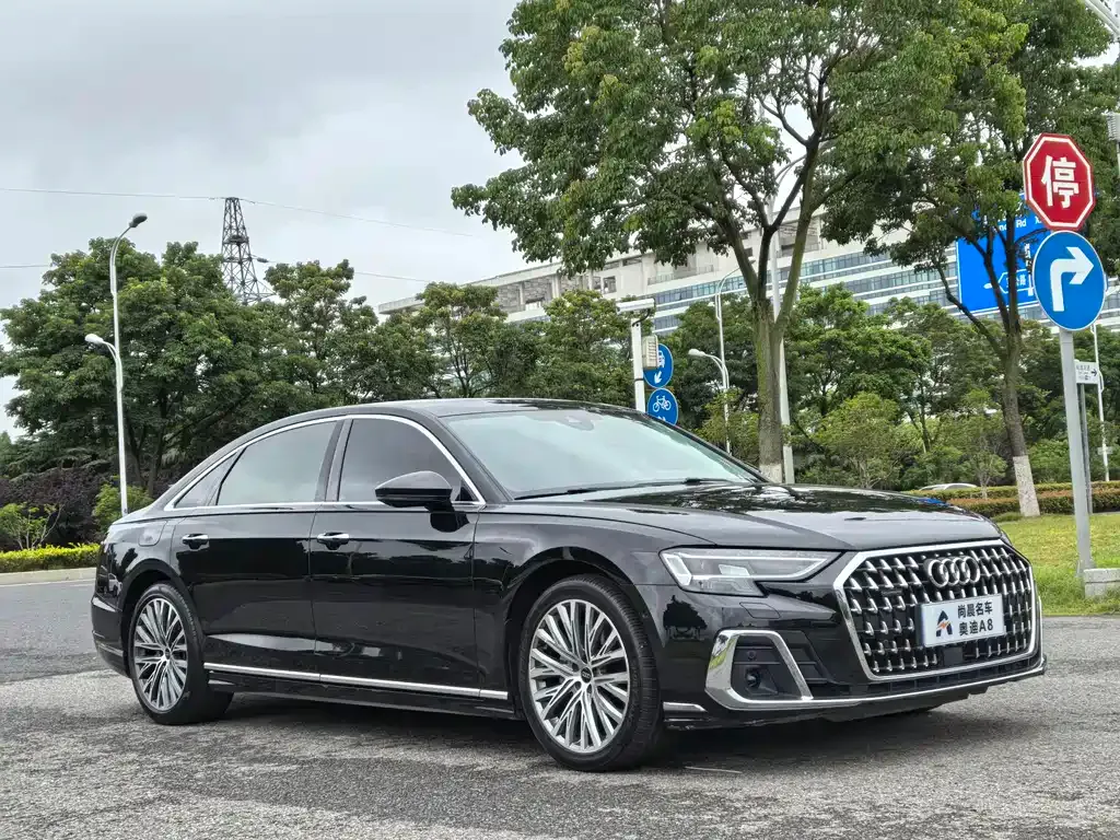 Audi A8 — фото 10