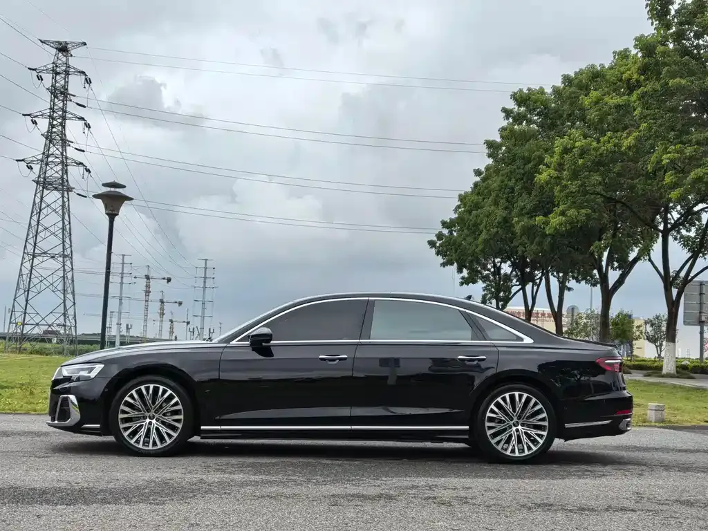 Audi A8 — фото 9