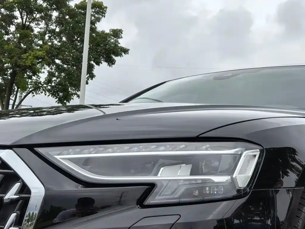 Audi A8 — фото 5