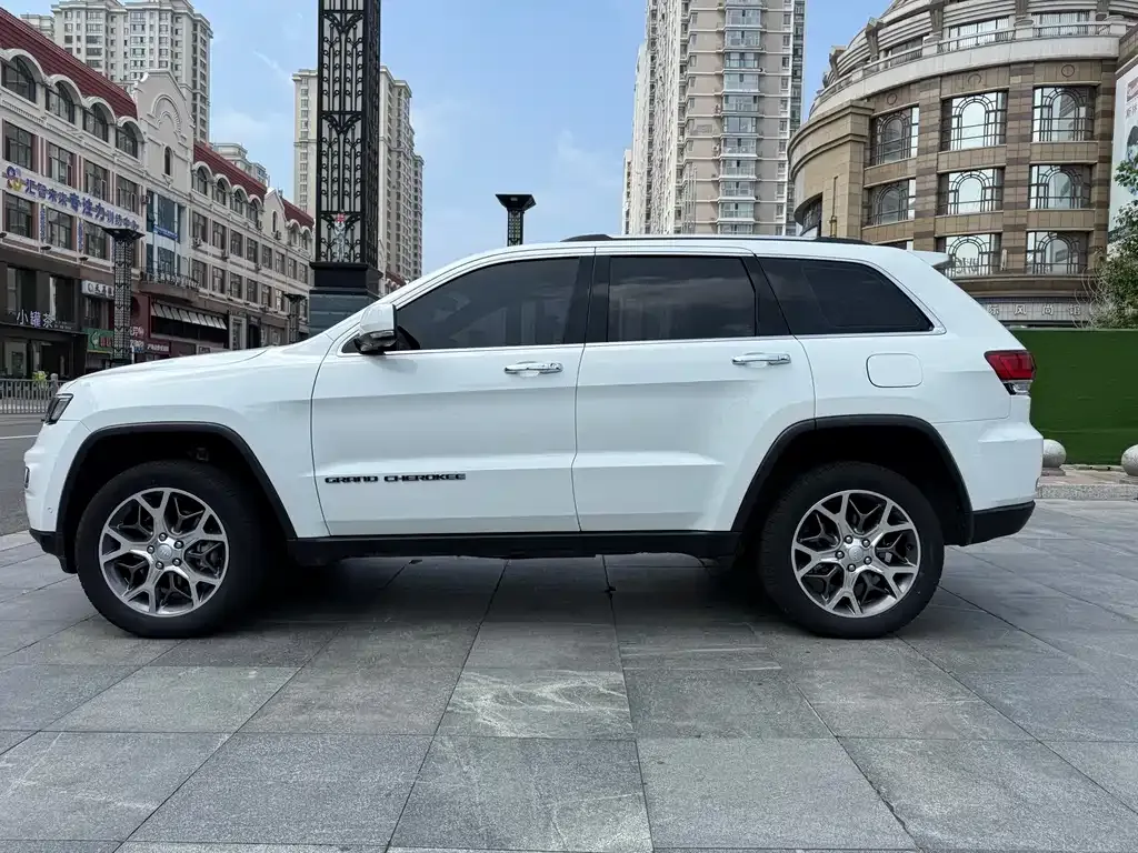 Jeep Grand Cherokee (Import) 2022 из CN, фото 9