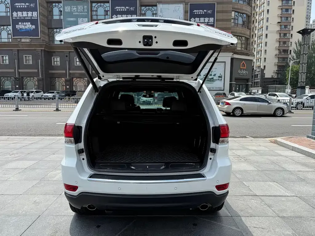 Jeep Grand Cherokee (Import) 2022 из CN, фото 2