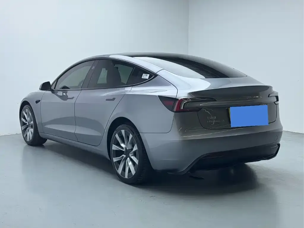 Tesla Model 3 — фото 9