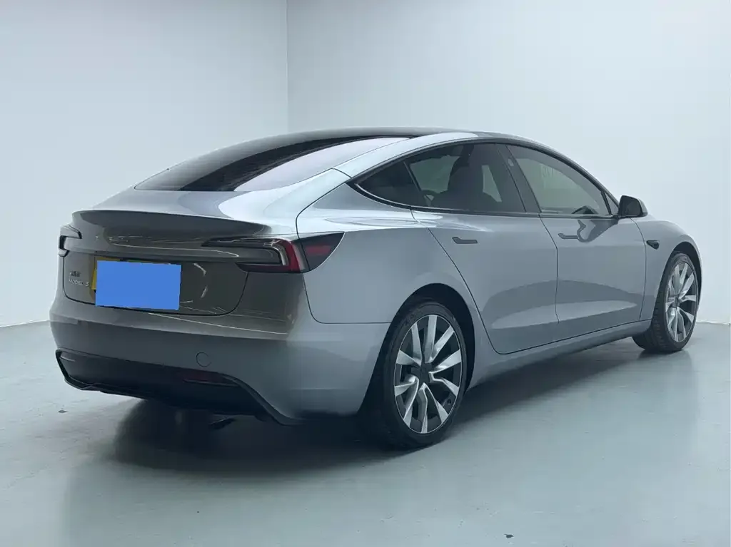 Tesla Model 3 — фото 3