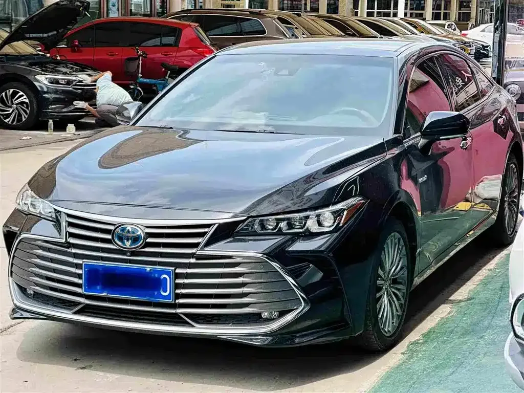 Toyota Avalon — фото 1