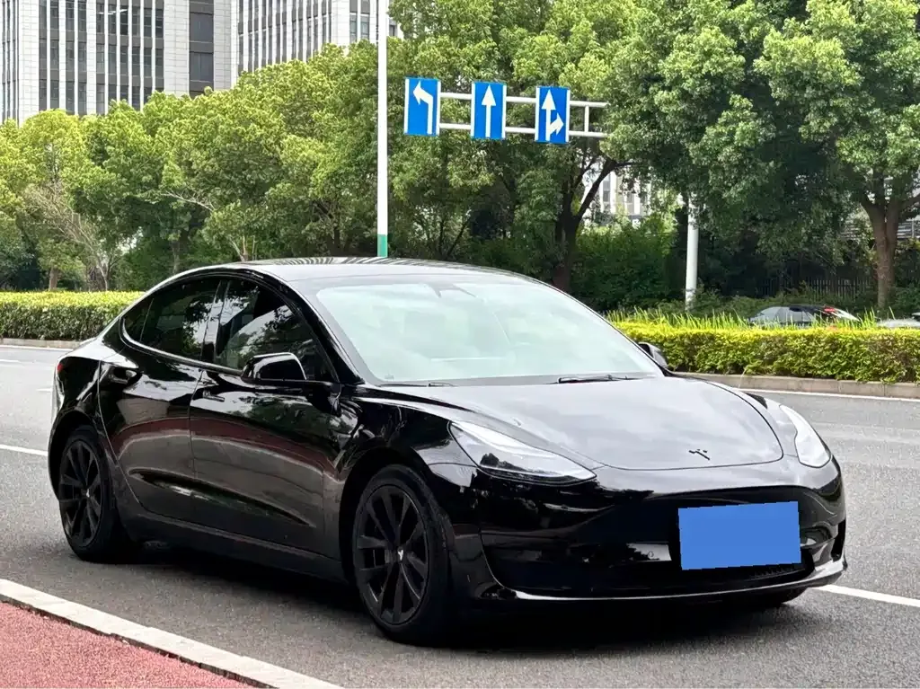 Tesla Model 3 — фото 9