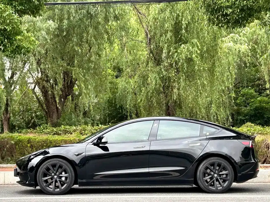 Tesla Model 3 — фото 10