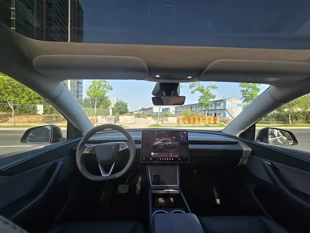Tesla Model Y — фото 6