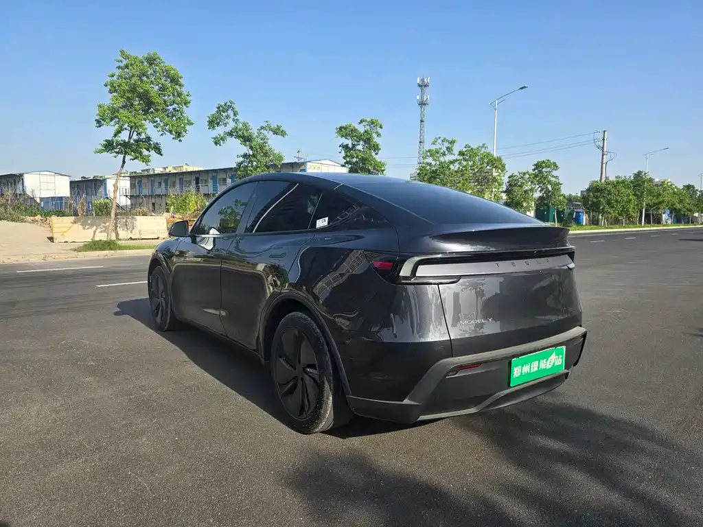 Tesla Model Y — фото 7
