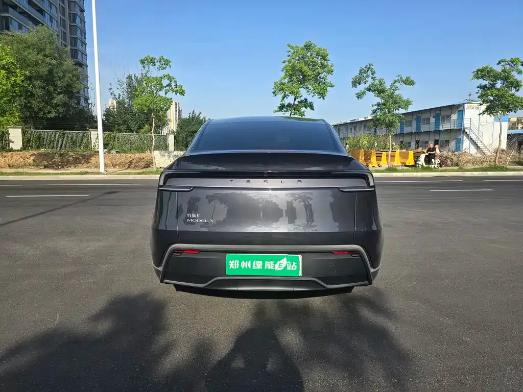 Tesla Model Y — фото 3