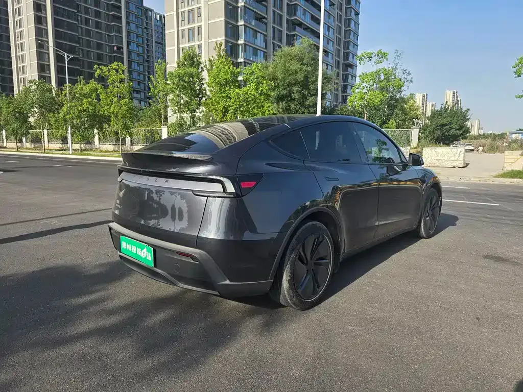Tesla Model Y — фото 4