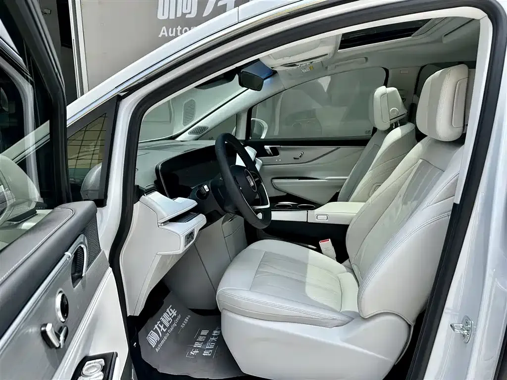 Buick GL8 Hybrid — фото 5