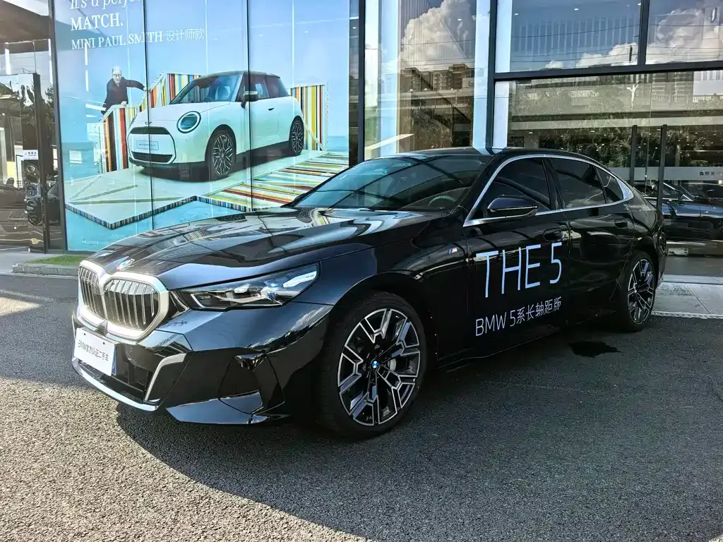 BMW 5 Series — фото 1