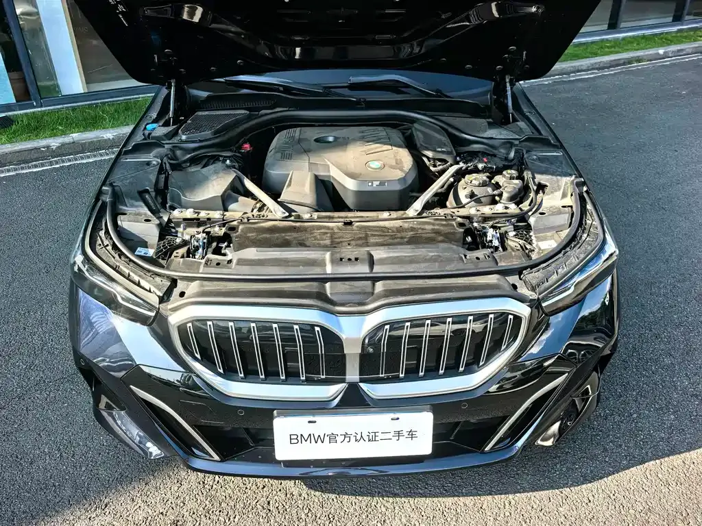 BMW 5 Series — фото 10