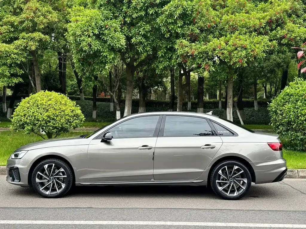 Audi A4L 2023 из CN, фото 4