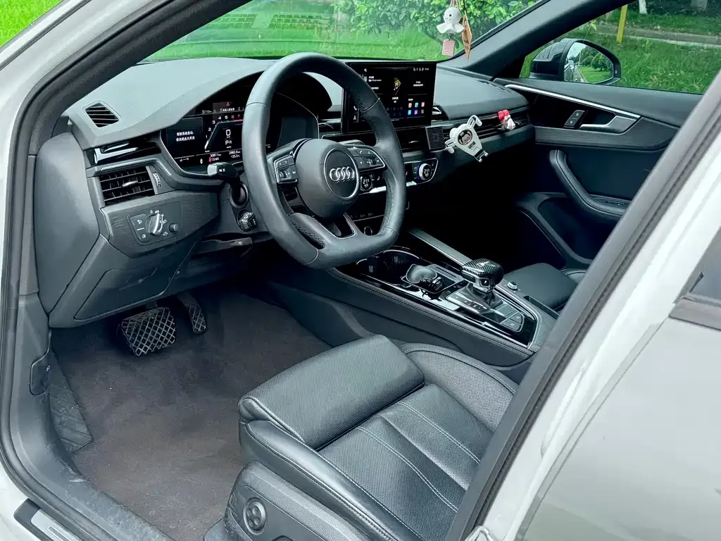 Audi A4L 2023 из CN, фото 3