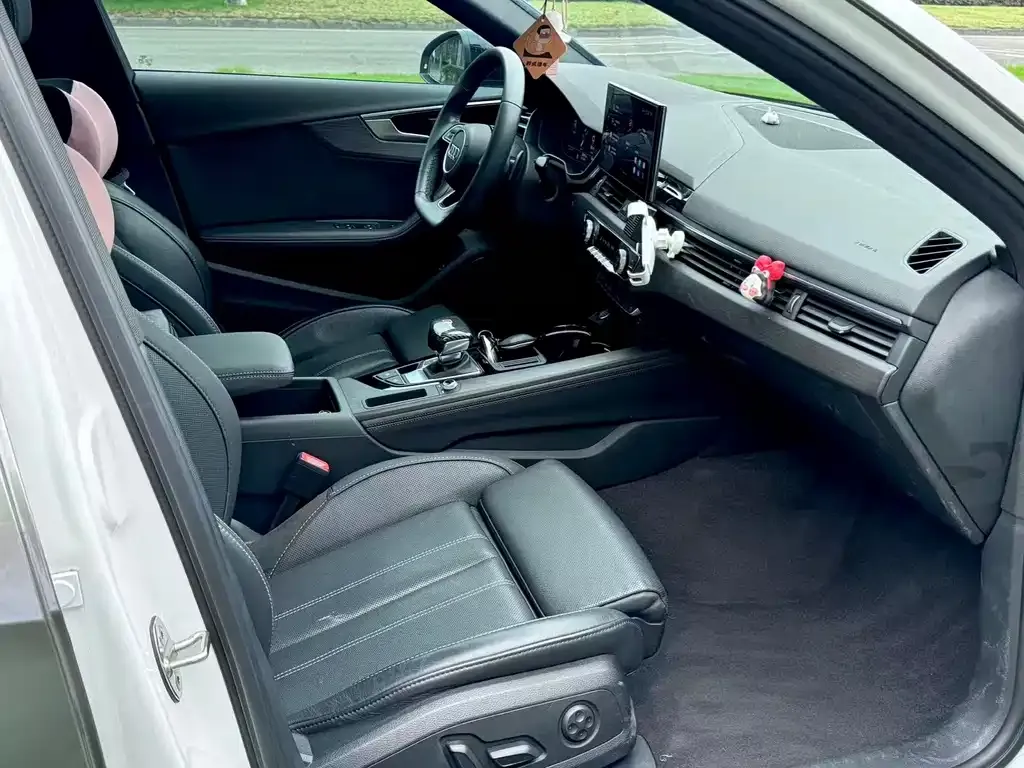 Audi A4L 2023 из CN, фото 8