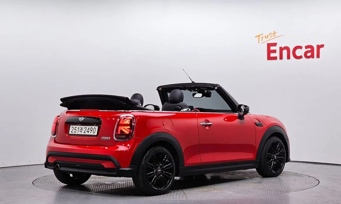 Mini Cooper Convertible 2024 из KR, фото 2
