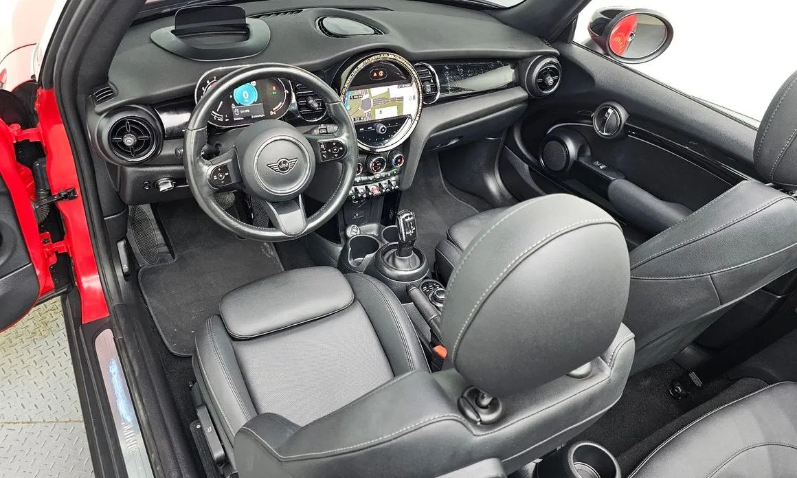 Mini Cooper Convertible 2024 из KR, фото 9