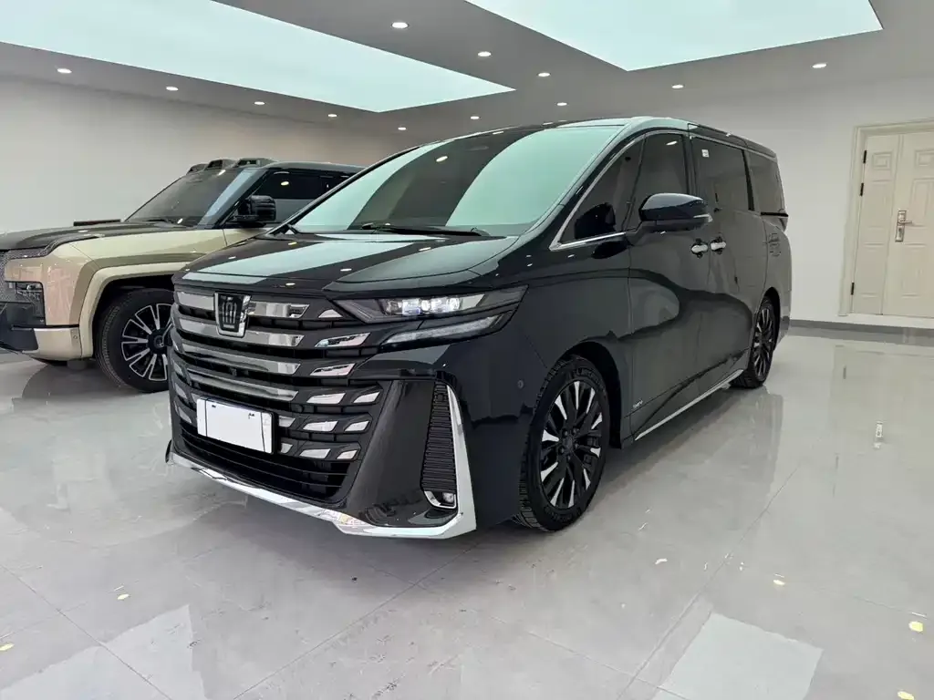Toyota Vellfire — фото 1