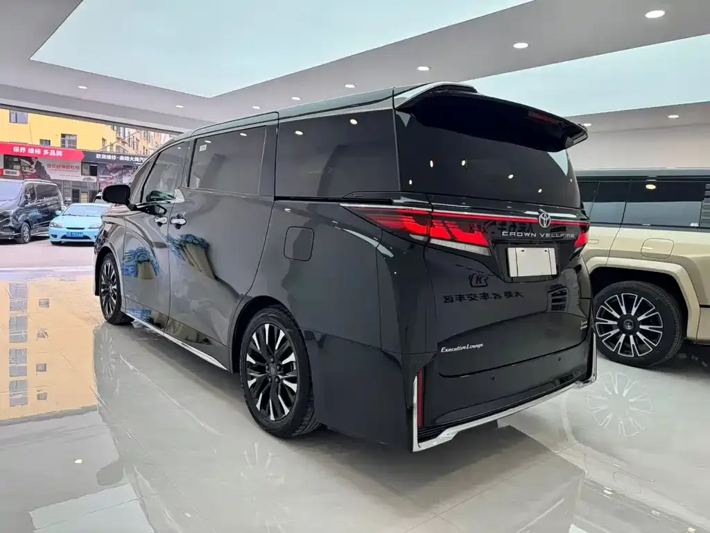 Toyota Vellfire — фото 3