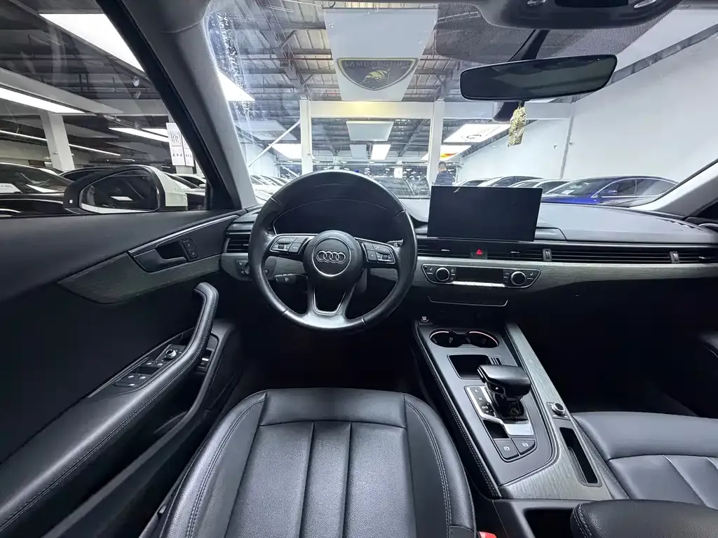Audi A4L 2023 из CN, фото 8