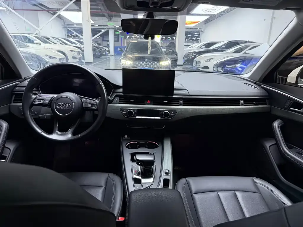 Audi A4L 2023 из CN, фото 9