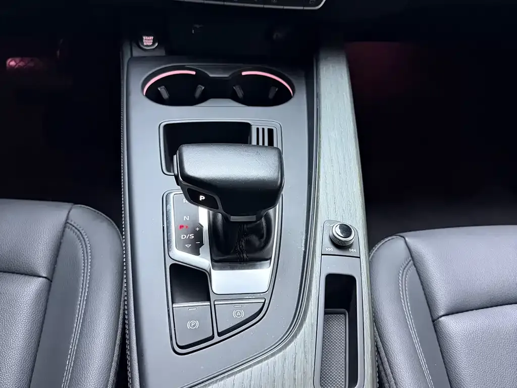 Audi A4L 2023 из CN, фото 4