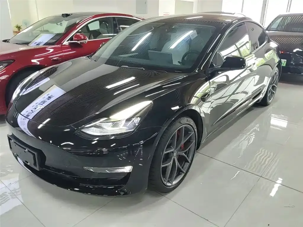 Tesla Model 3 — фото 1