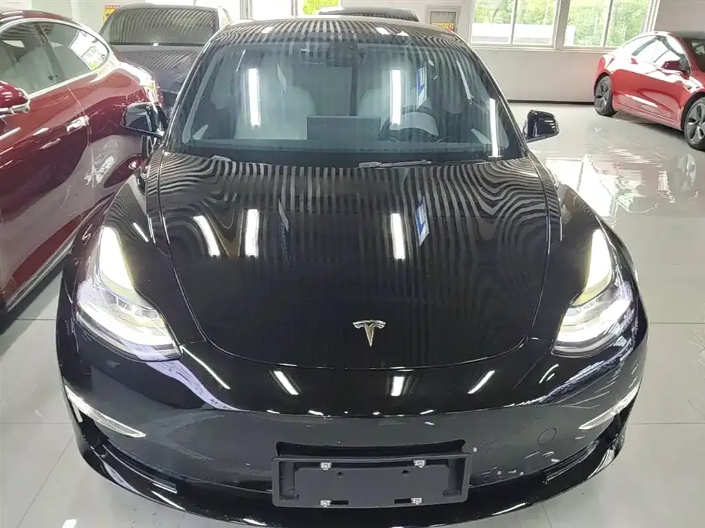 Tesla Model 3 — фото 9