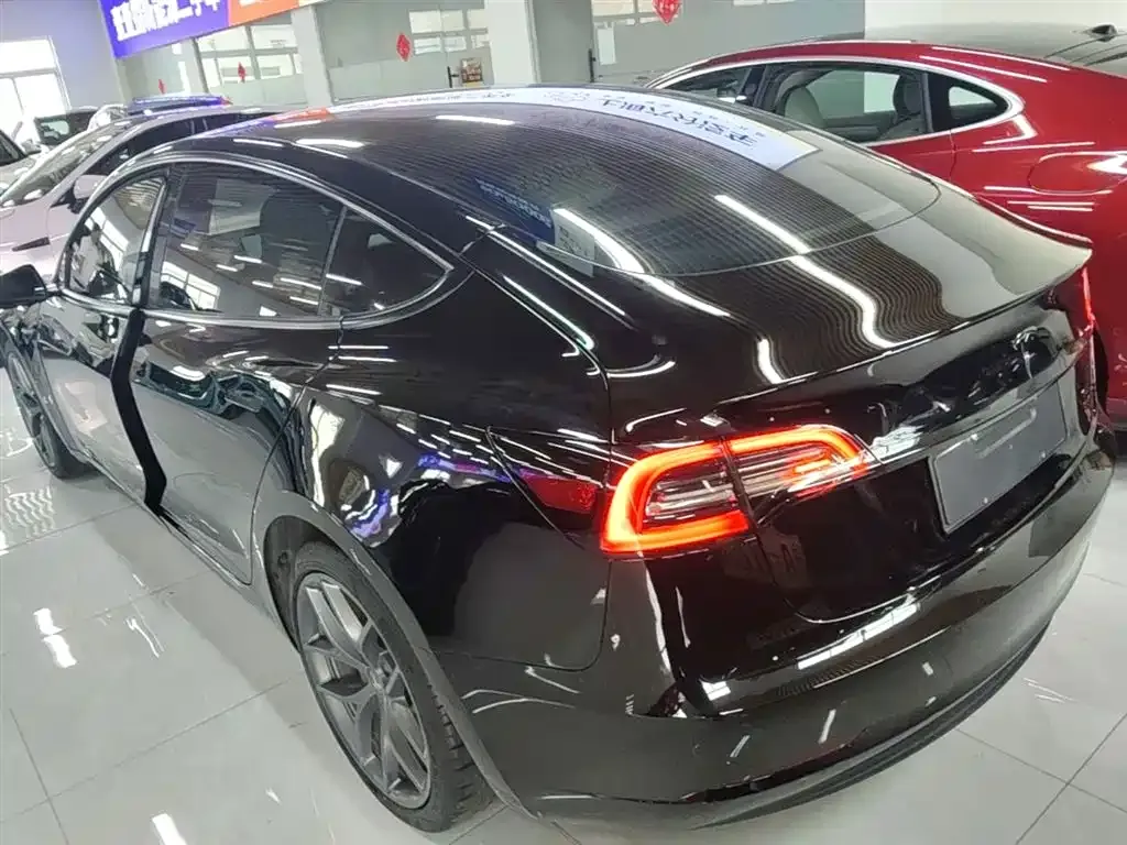 Tesla Model 3 — фото 5