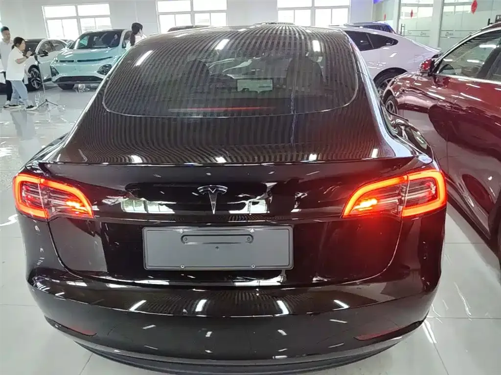 Tesla Model 3 — фото 10