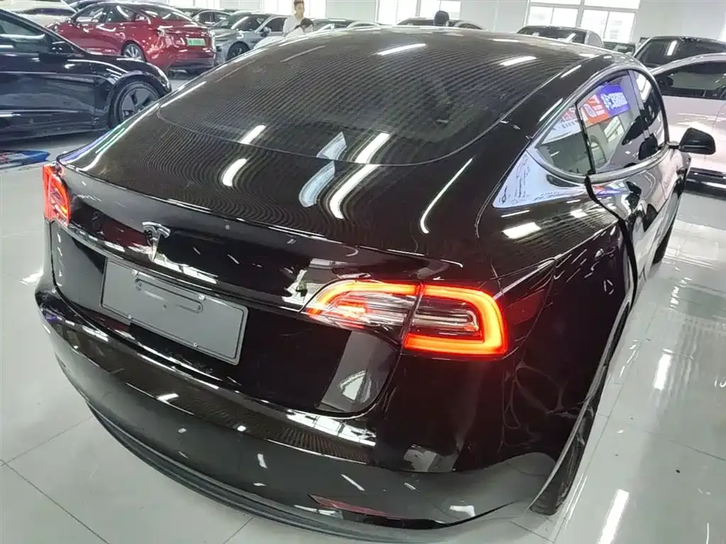 Tesla Model 3 — фото 4