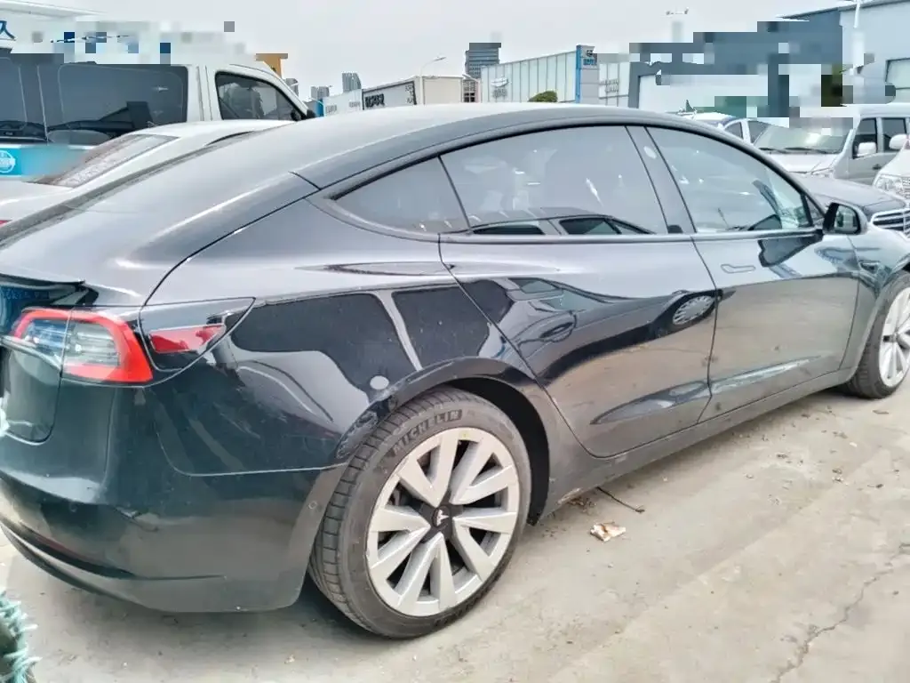 Tesla Model 3 — фото 9