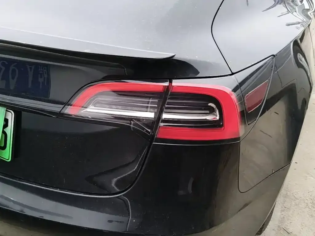 Tesla Model 3 — фото 2