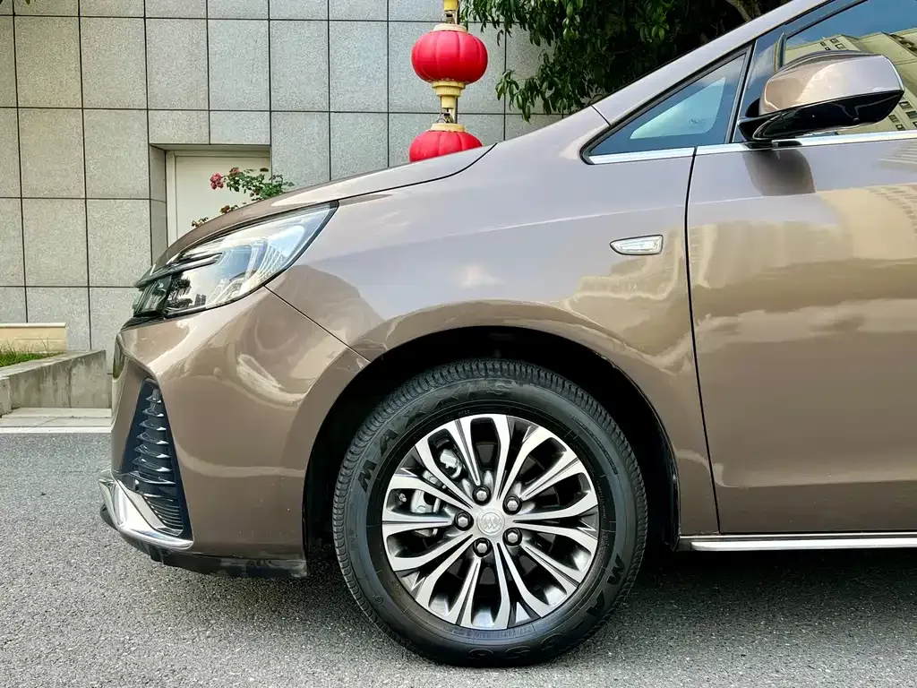 Buick GL8 2023 из CN, фото 2