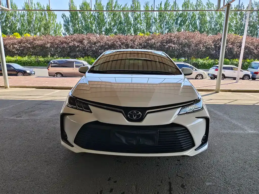 Toyota Corolla — фото 7