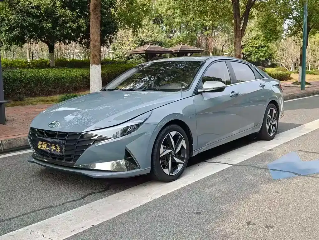Hyundai Elantra — фото 1