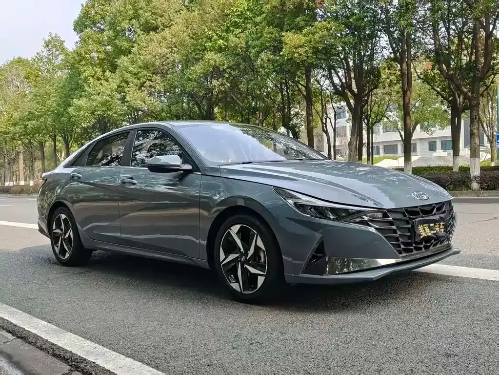 Hyundai Elantra — фото 10