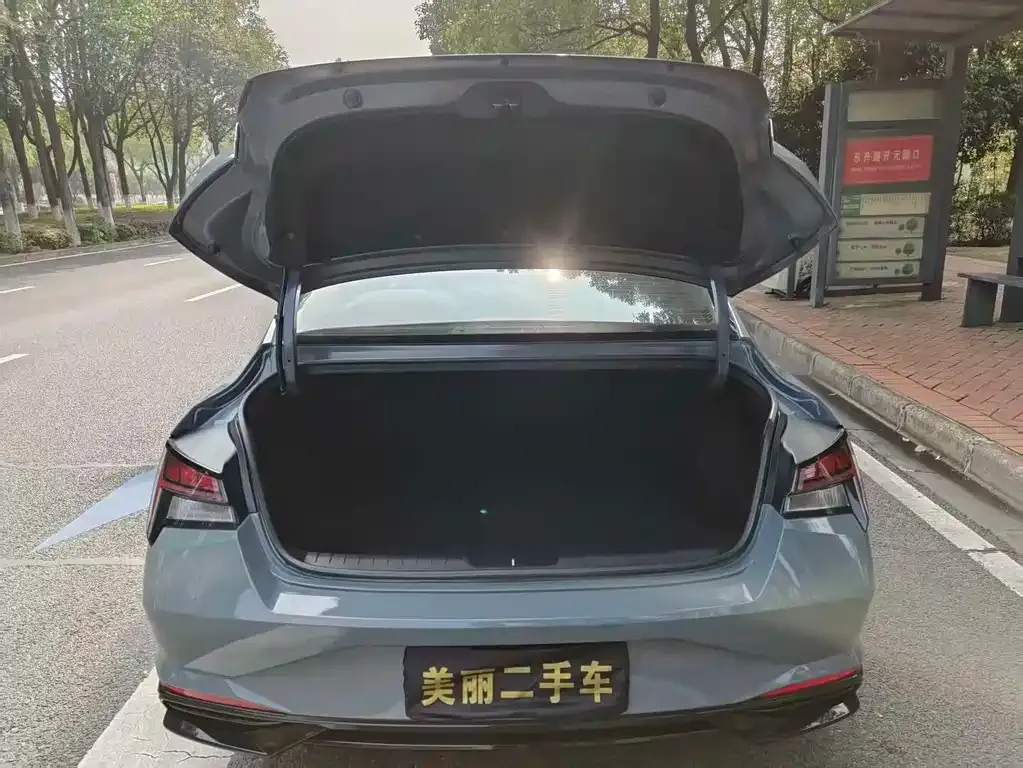 Hyundai Elantra — фото 2