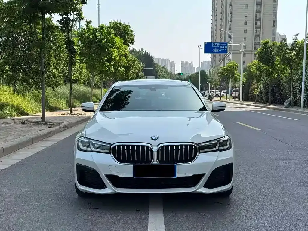 BMW 5 Series — фото 10