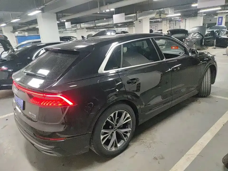 Audi Q8 2022 из CN, фото 10