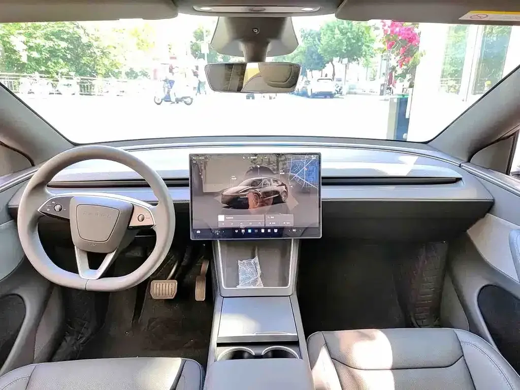 Tesla Model Y — фото 5