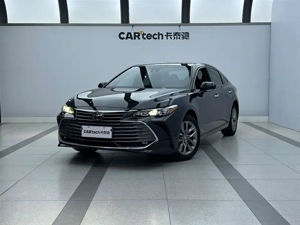 Toyota Avalon — фото 1