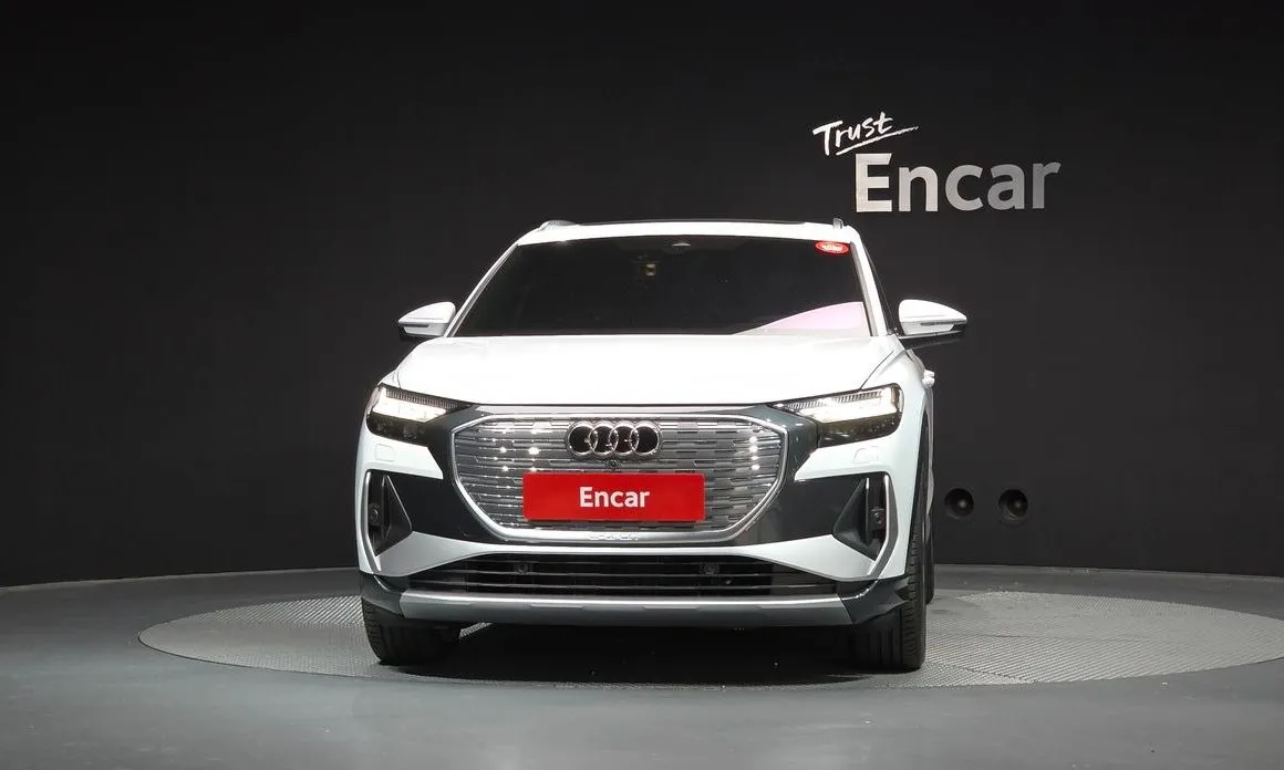 Audi Q4 e-tron — фото 2