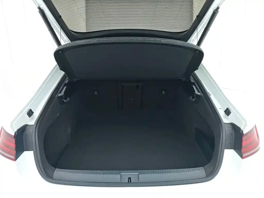 Volkswagen CC 2022 из CN, фото 2