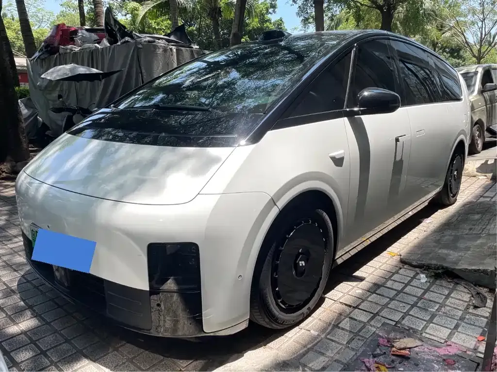 Li Auto MEGA — фото 1