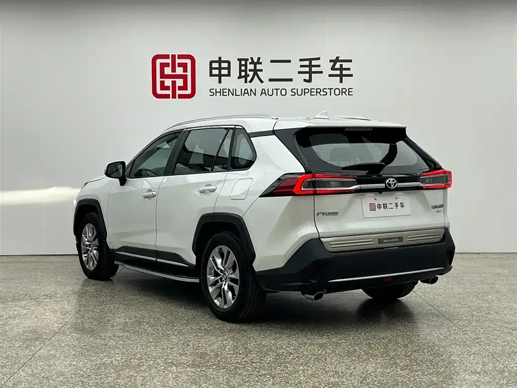 Toyota Wildlander — фото 10