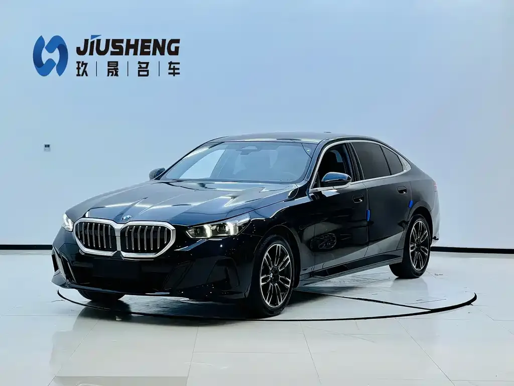 BMW 5 Series — фото 1